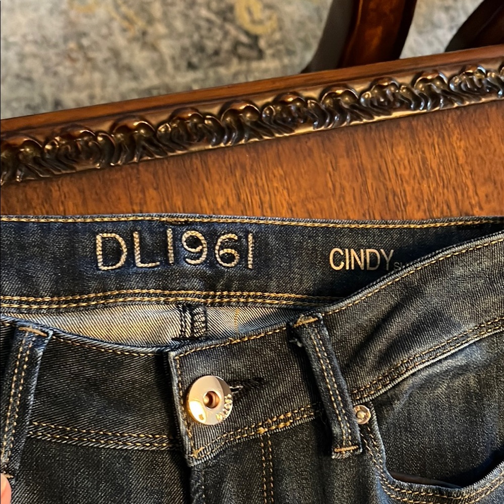 DL1961 Blue Straight Leg Jeans Timeless Style - Never Worn. Brand new